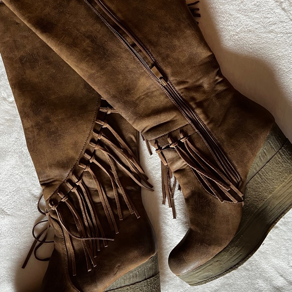 SBICCA VINTAGE COLLECTION GRIFFIN BOOTS (SZ 10)